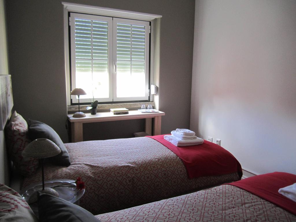 Alvalade II Airport Guest House Lisbon Room photo