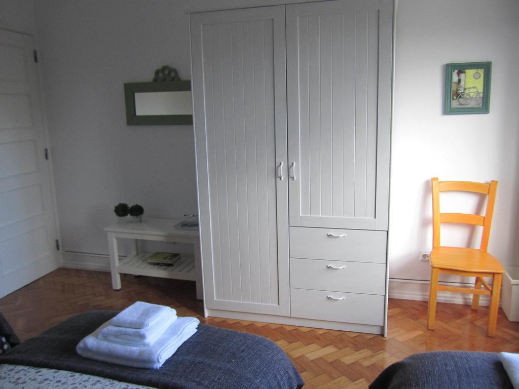 Alvalade II Airport Guest House Lisbon Room photo