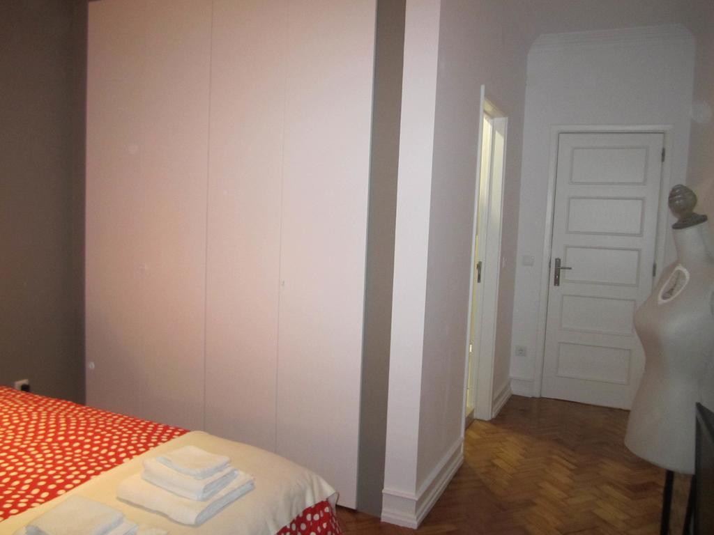 Alvalade II Airport Guest House Lisbon Room photo