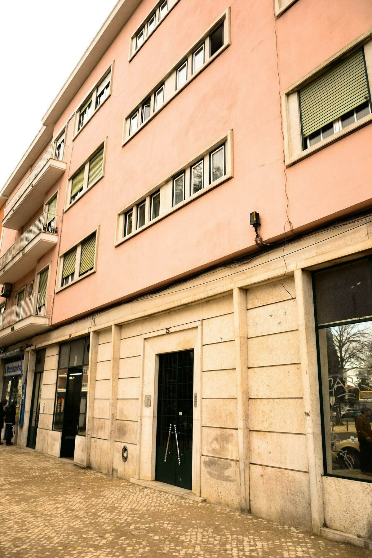 Alvalade II Airport Guest House Lisbon Exterior photo